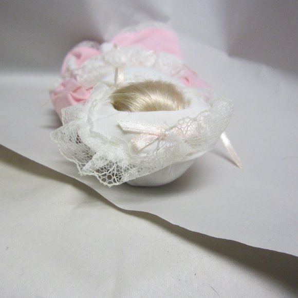 VTG PORCELAIN DOLL IN PINK DRESS AND BONNET - Picture 8 of 9